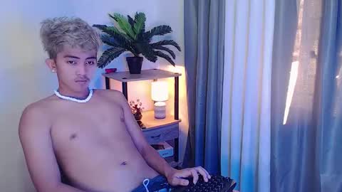 jaysee_hugecox online show from April 26, 10:51 pm