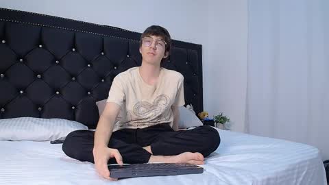 JeffBellfort online show from May 20, 1:57 am
