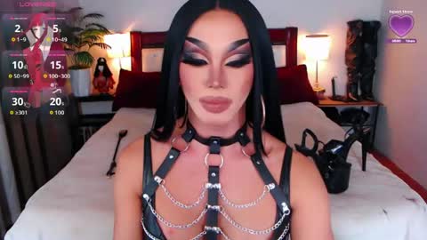 Queen Jenifer online show from June 3, 10:59 pm