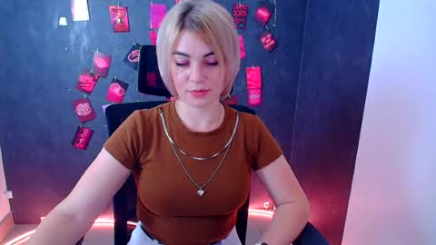 Jennifer online show from August 4, 11:39 am