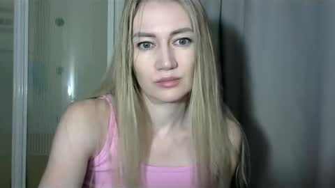 JessFox1 online show from December 6, 8:56 pm