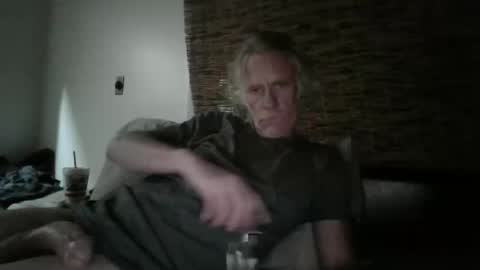 jizzmitten5 online show from May 29, 5:16 am