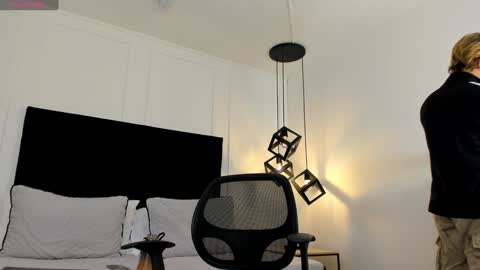 Jonathan Danielss  online show from January 25, 11:34 am