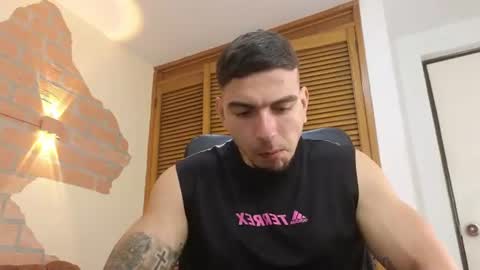 josh_miller01 online show from June 9, 1:44 pm