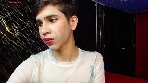 joshua_saenz_ online show from June 1, 11:28 pm