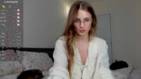 Julia and Julia online show from May 28, 3:54 pm