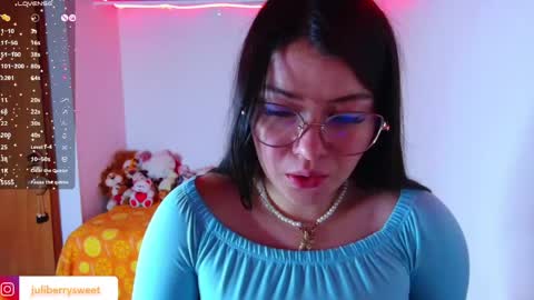 Juliana online show from May 3, 5:35 am