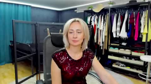 julia__cherry_ online show from May 23, 5:09 pm