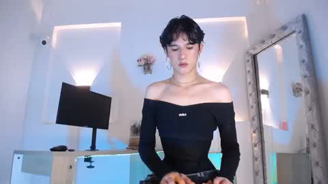 jullian online show from May 25, 7:53 pm