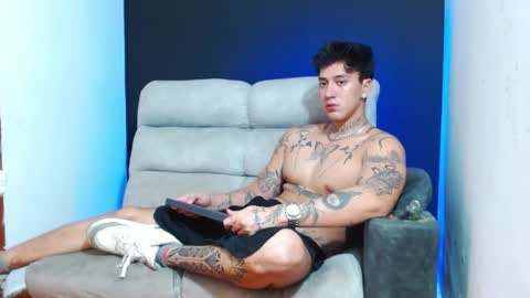 justinfuller_31 online show from May 25, 1:55 am