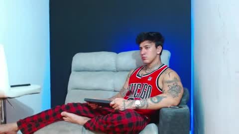 justinfuller_31 online show from May 18, 2:54 am