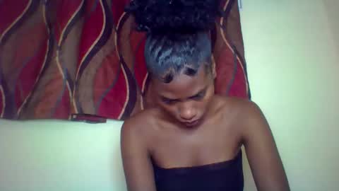 karoliee online show from May 26, 10:32 am