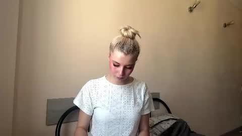 katheyambao online show from August 4, 1:29 pm