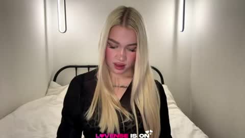 katie_glow online show from July 17, 4:36 am