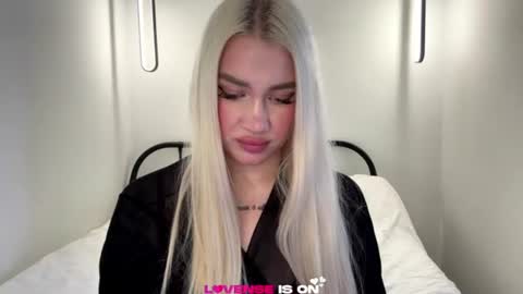 katie_glow online show from July 18, 5:20 am