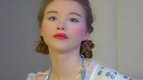 Keira online show from May 5, 6:24 pm