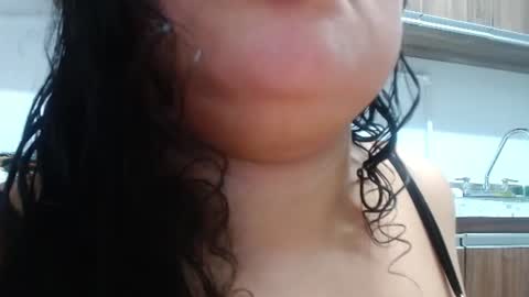 KELLY LUNA  online show from July 1, 7:55 pm