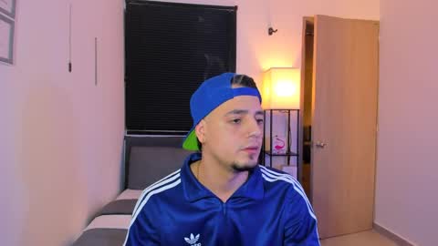 kendel_dimitri online show from April 26, 6:22 am