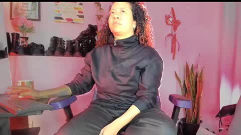 kenia_thompsom01 online show from May 22, 2:18 am