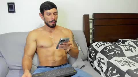 kevin_malone22 online show from May 26, 2:39 am