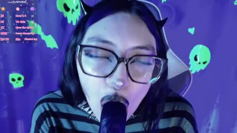 Kim Lennox online show from May 12, 1:20 pm