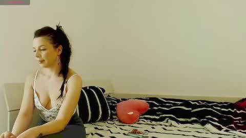kimmi online show from May 2, 9:37 am