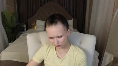 kira_bliss_ online show from August 2, 2:02 am