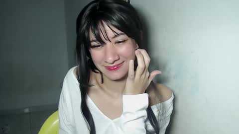 kitten_punches01 online show from May 23, 2:13 pm