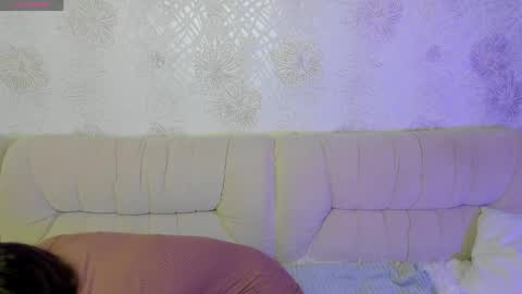 krisdoeill online show from June 1, 2:24 am