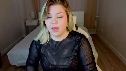 Kristen Gibbs online show from May 6, 1:33 am
