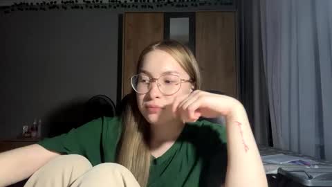 Mila online show from June 5, 6:24 pm