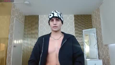 kyler_tay online show from June 16, 11:47 am