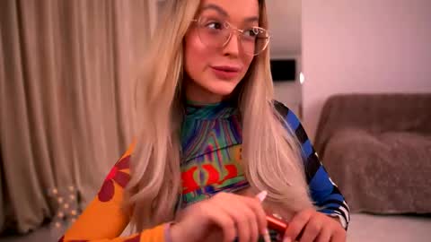 Kylie online show from May 30, 9:13 pm