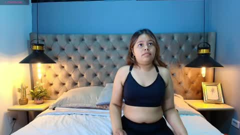 kyliesweett online show from July 17, 2:19 pm