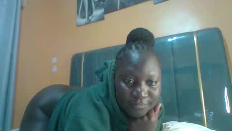 lindah32 online show from May 10, 10:16 pm