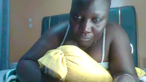 lindah32 online show from July 15, 11:41 pm