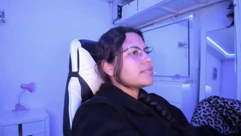  Lady  online show from May 9, 3:34 am