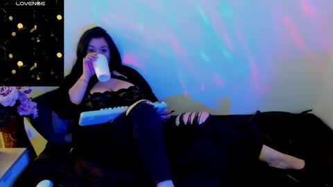 Laura online show from May 14, 7:23 pm