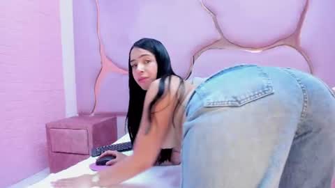 laurendpink online show from August 3, 1:28 pm