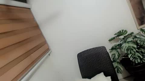 layla47649867 online show from June 8, 1:28 am