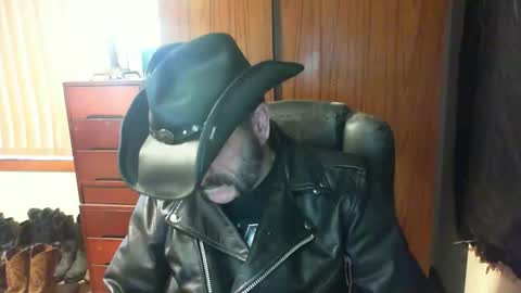leathergreaser online show from June 4, 9:54 pm