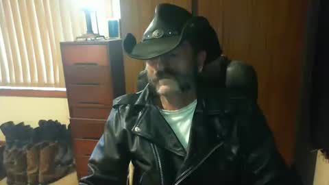 leathergreaser online show from June 11, 12:32 am