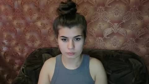 leraberry online show from May 27, 9:06 am