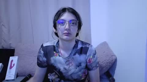 lessliee online show from July 12, 8:17 am