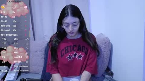lessliee online show from June 25, 8:08 am