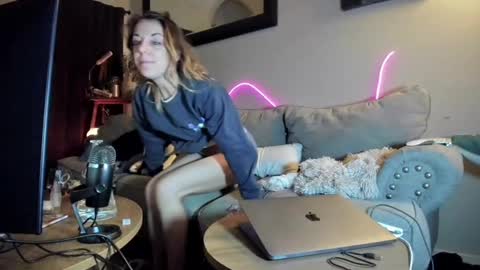 Hornystonerchick online show from December 24, 3:49 am