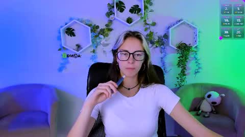 lia_dream_ online show from July 13, 8:51 am