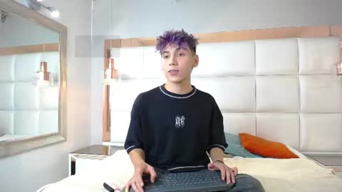 liaml_18_ online show from June 30, 9:13 pm