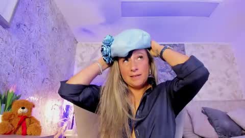 Lian online show from May 29, 7:56 pm