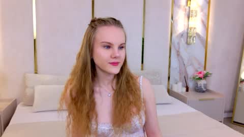 lili_lohan online show from June 5, 5:35 am